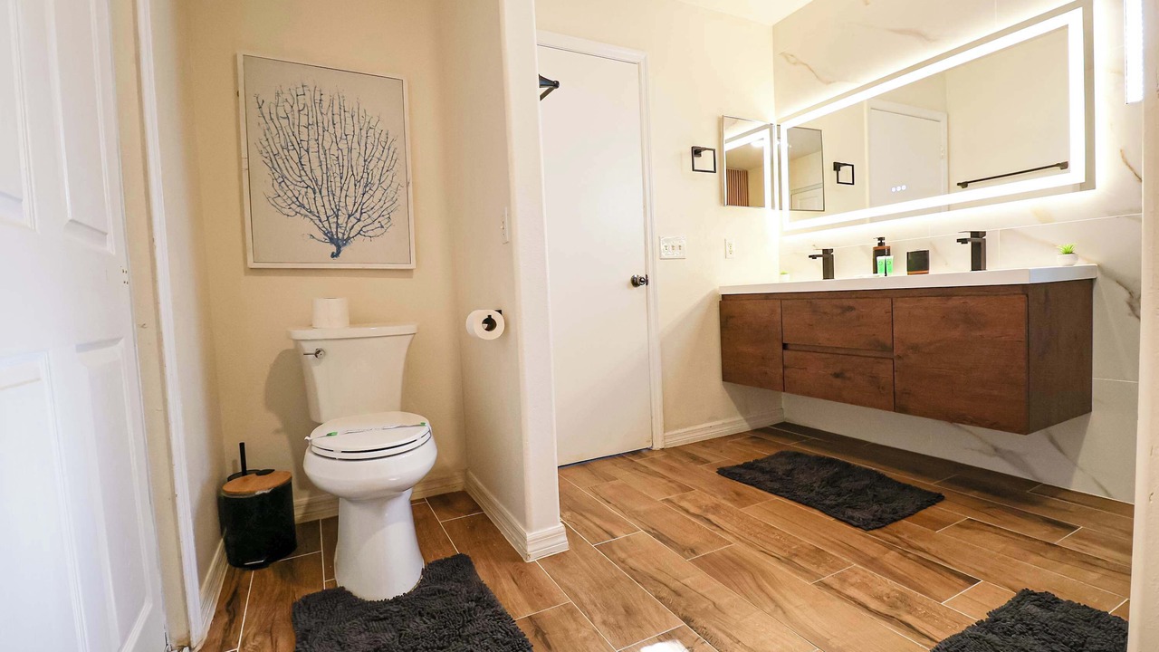 Photo of Bathroom in Buena Ventura Lakes