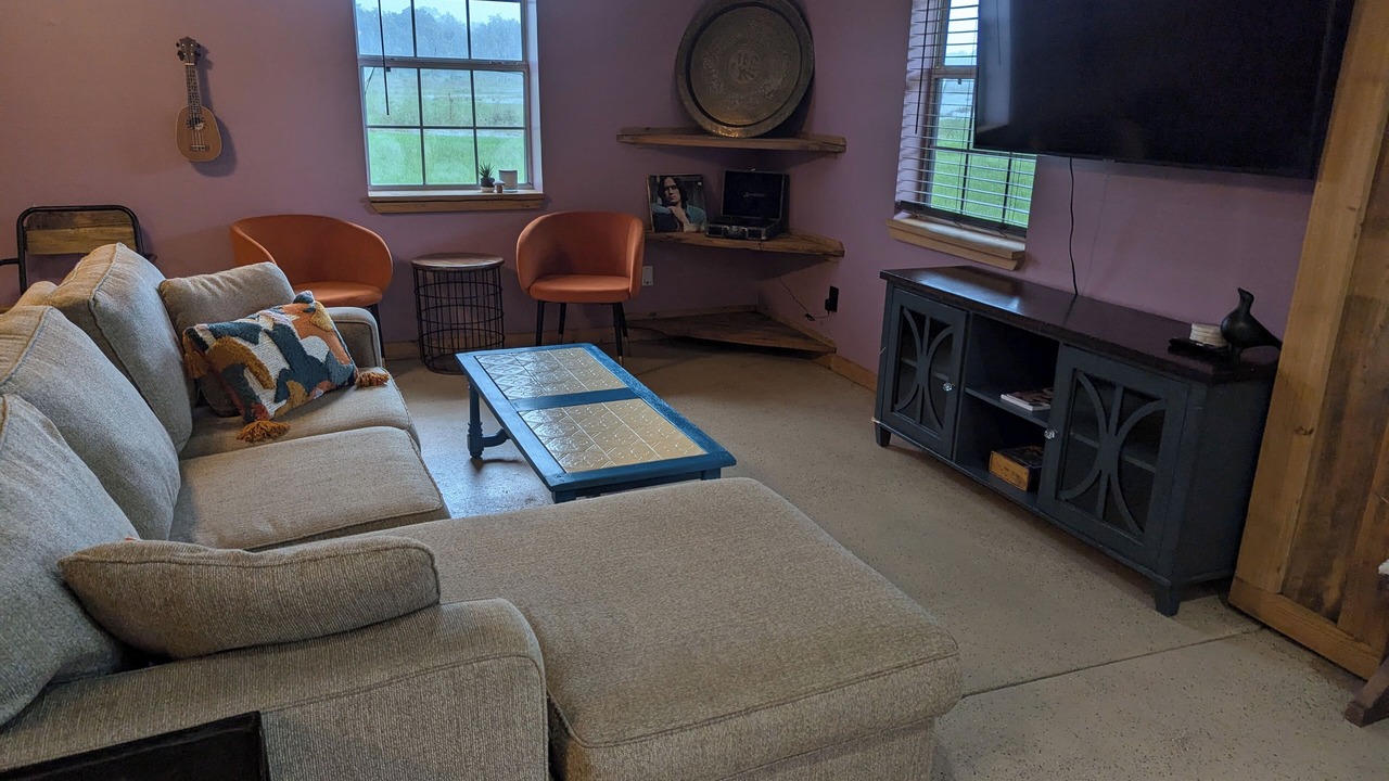Photo of Livingroom in Putnam Hall