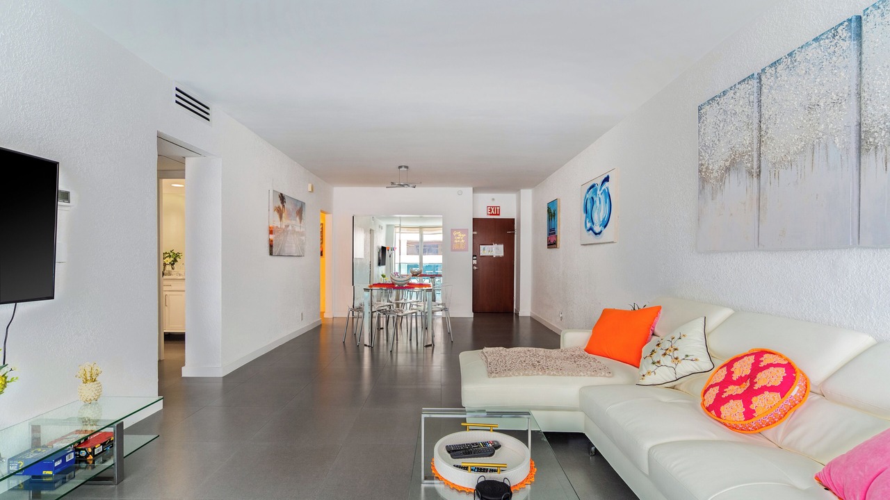 Photo of Livingroom in Hollywood South Central Beach