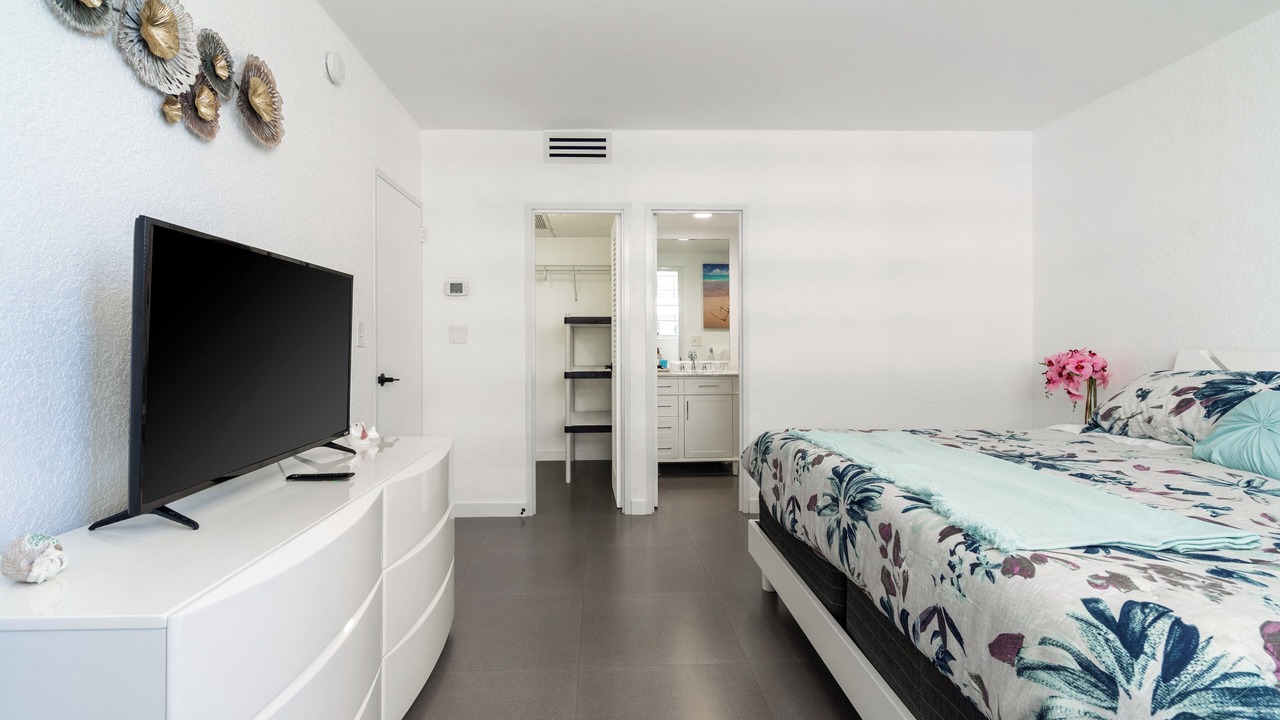 Photo of Bedroom in Hollywood South Central Beach