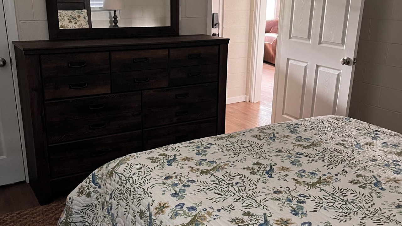 Photo of Bedroom in Cobb