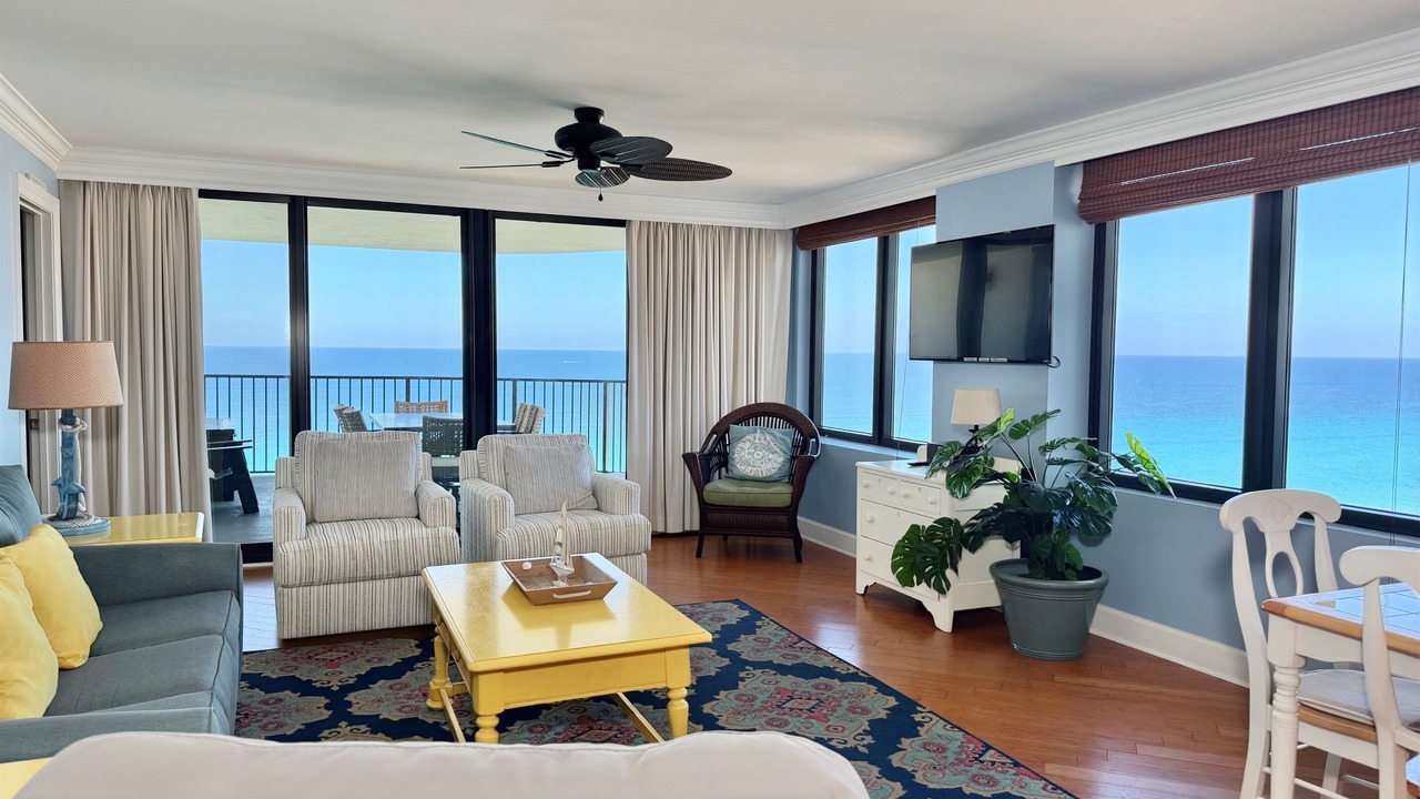 Photo of Livingroom in Biltmore Beach