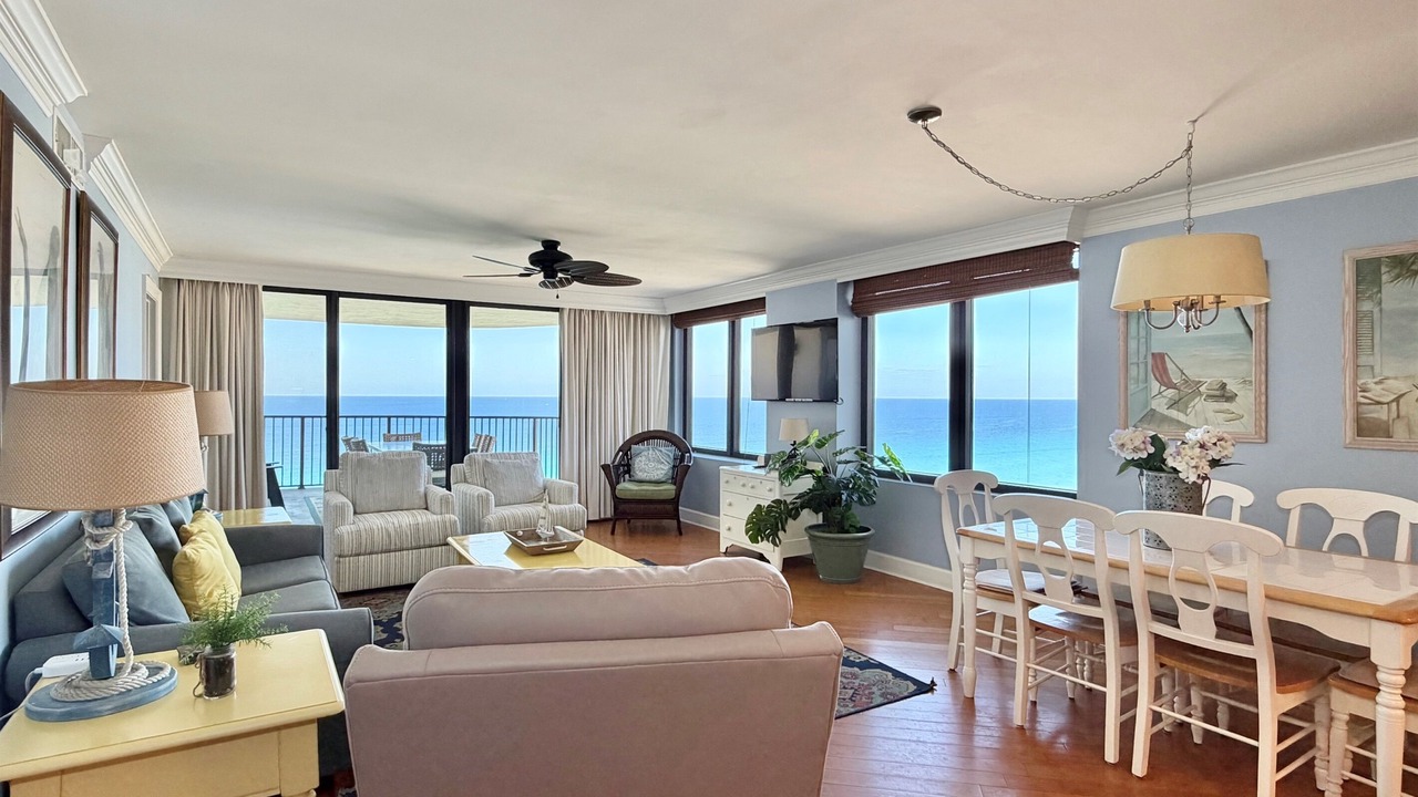 Photo of Livingroom in Biltmore Beach