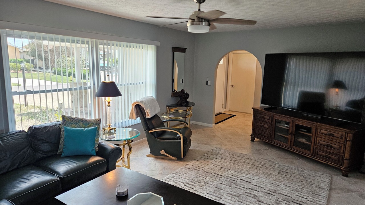 Photo of Livingroom in Apollo Beach