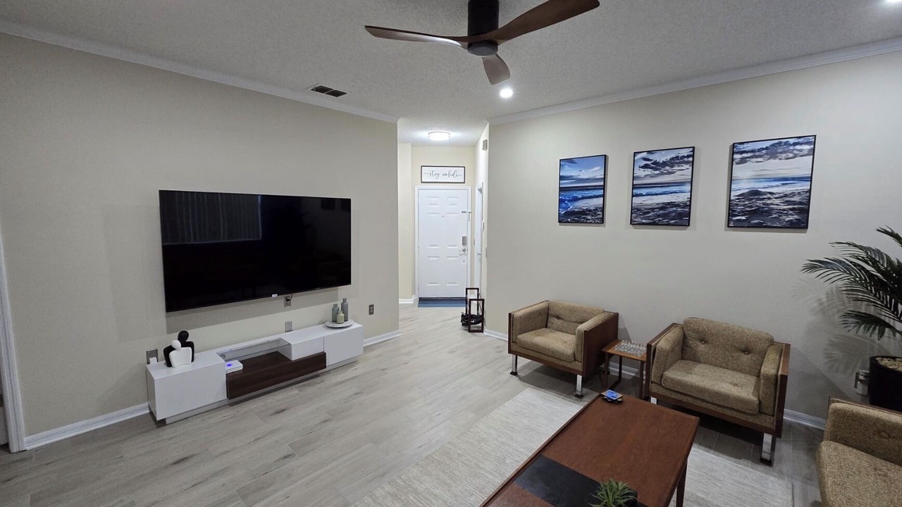 Photo of Livingroom in Orange Tree