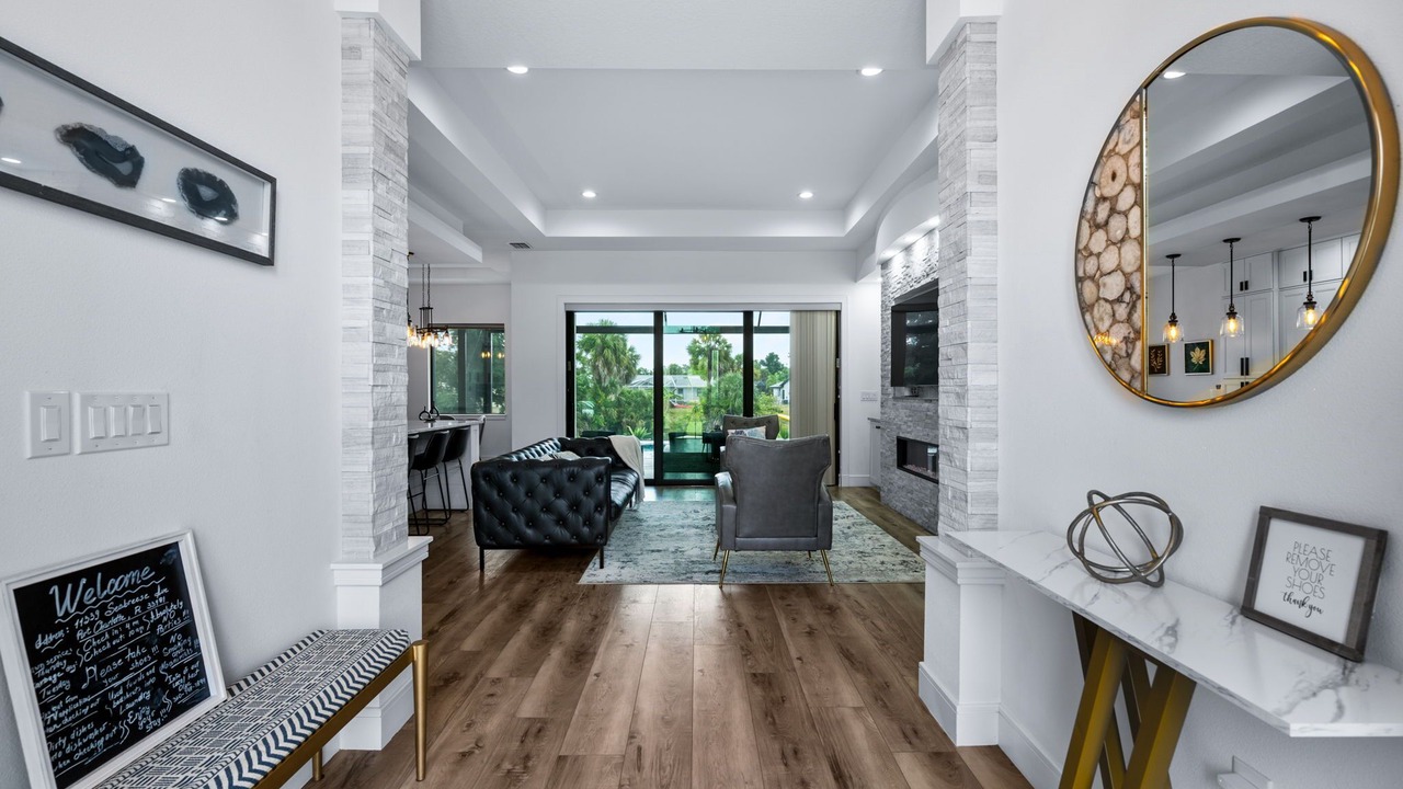 Photo of Livingroom in Englewood East