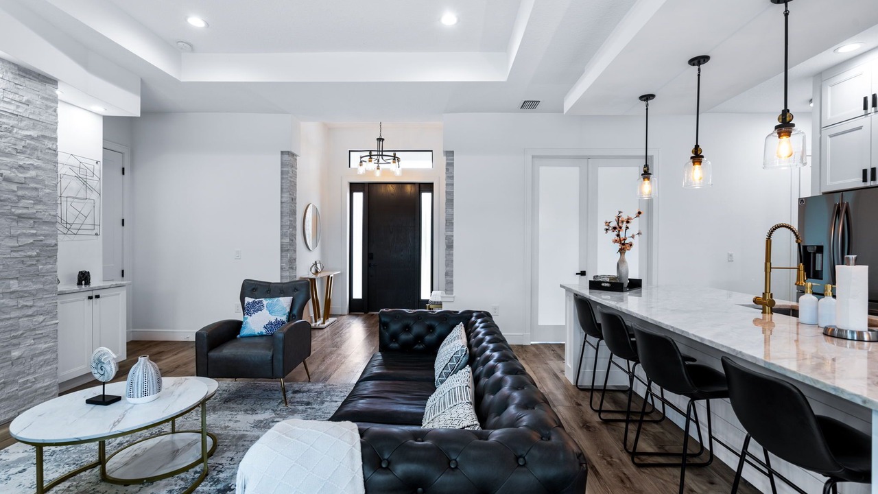 Photo of Livingroom in Englewood East