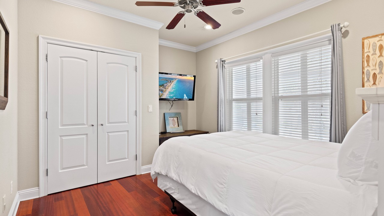 Photo of Bedroom in Avalon Beach Estates
