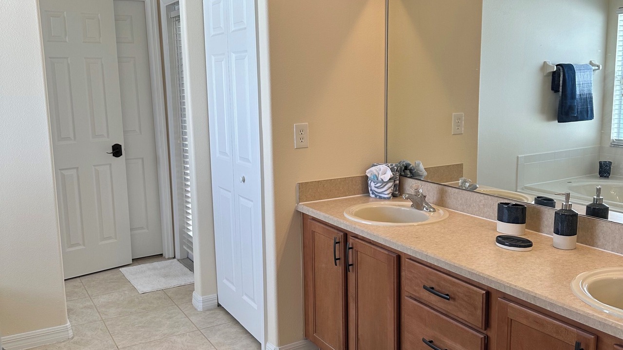 Photo of Bathroom in Orange Tree