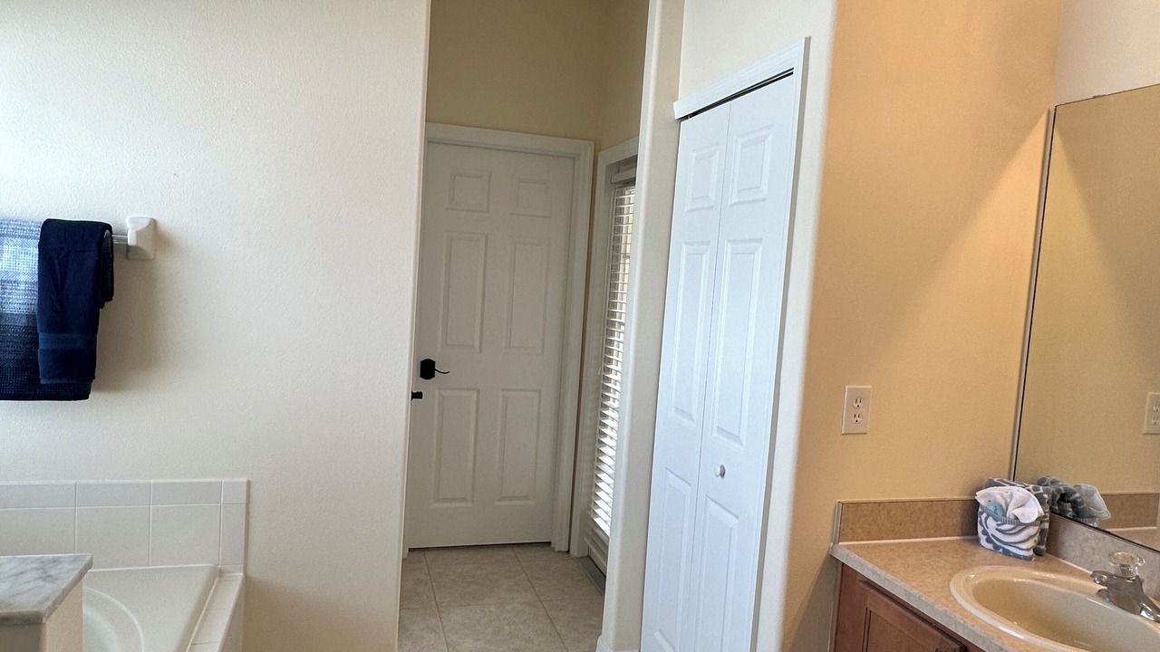 Photo of Bathroom in Orange Tree