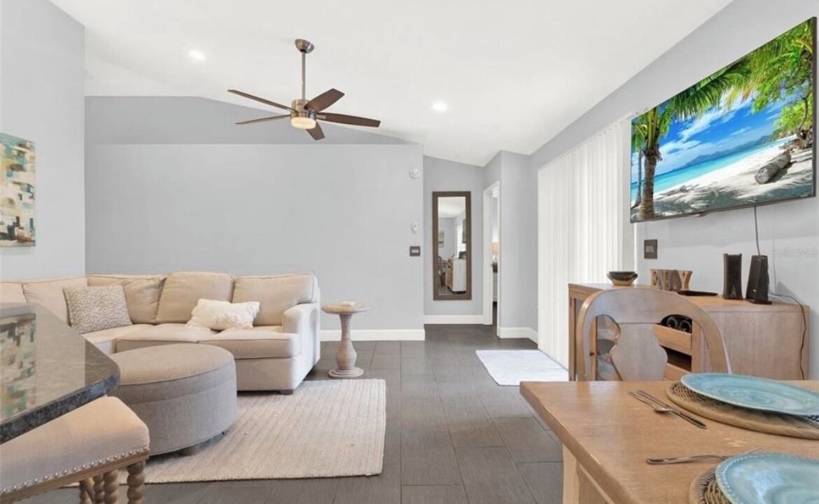 Photo of Livingroom in New Smyrna Beach