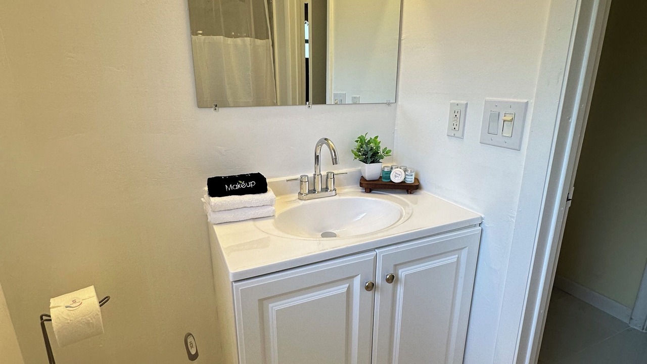 Photo of Bathroom in Mangonia Park