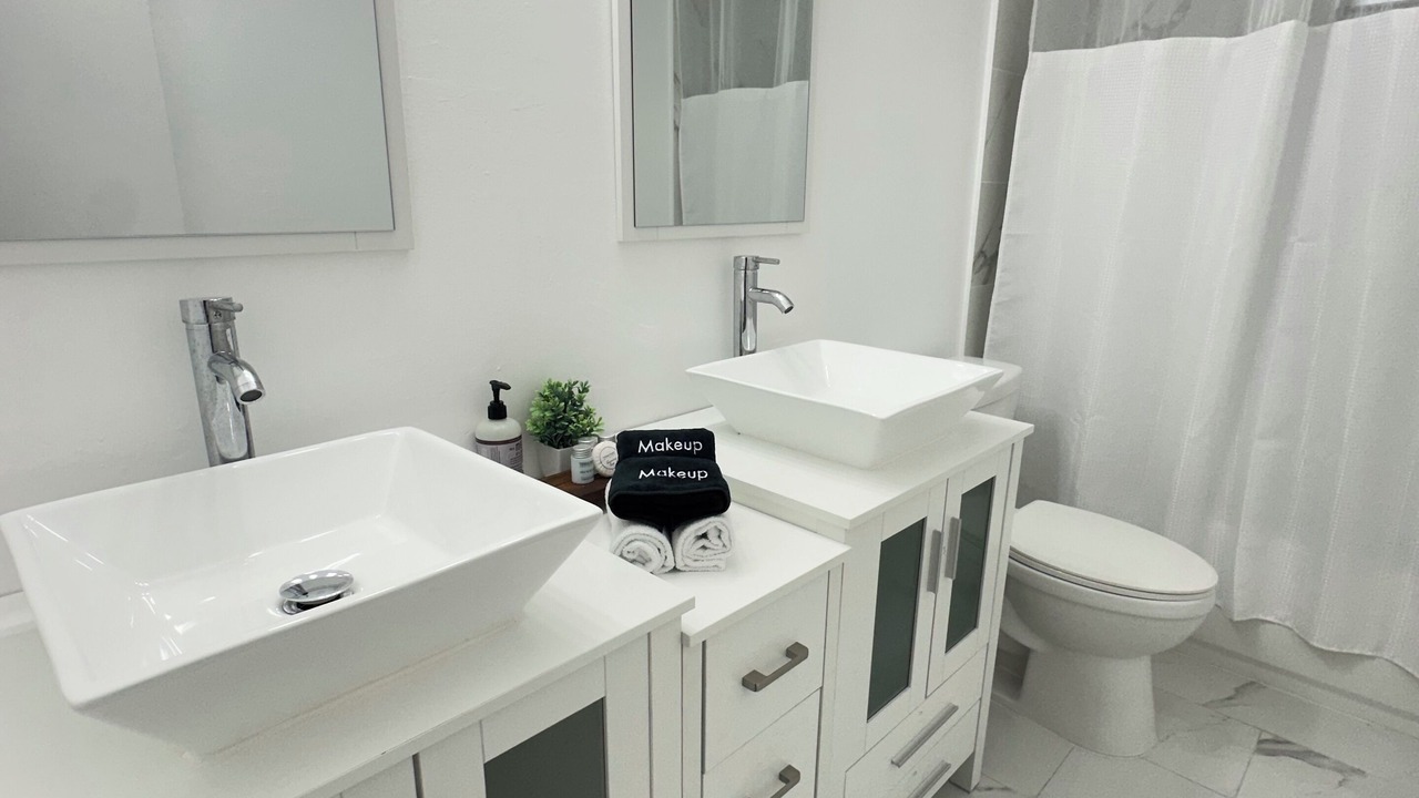 Photo of Bathroom in Mangonia Park