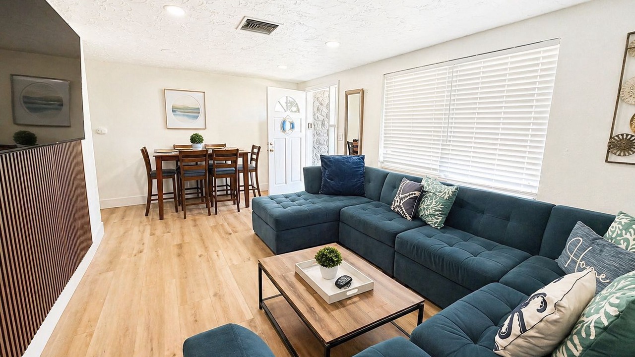 Photo of Livingroom in Holiday Garden Estates