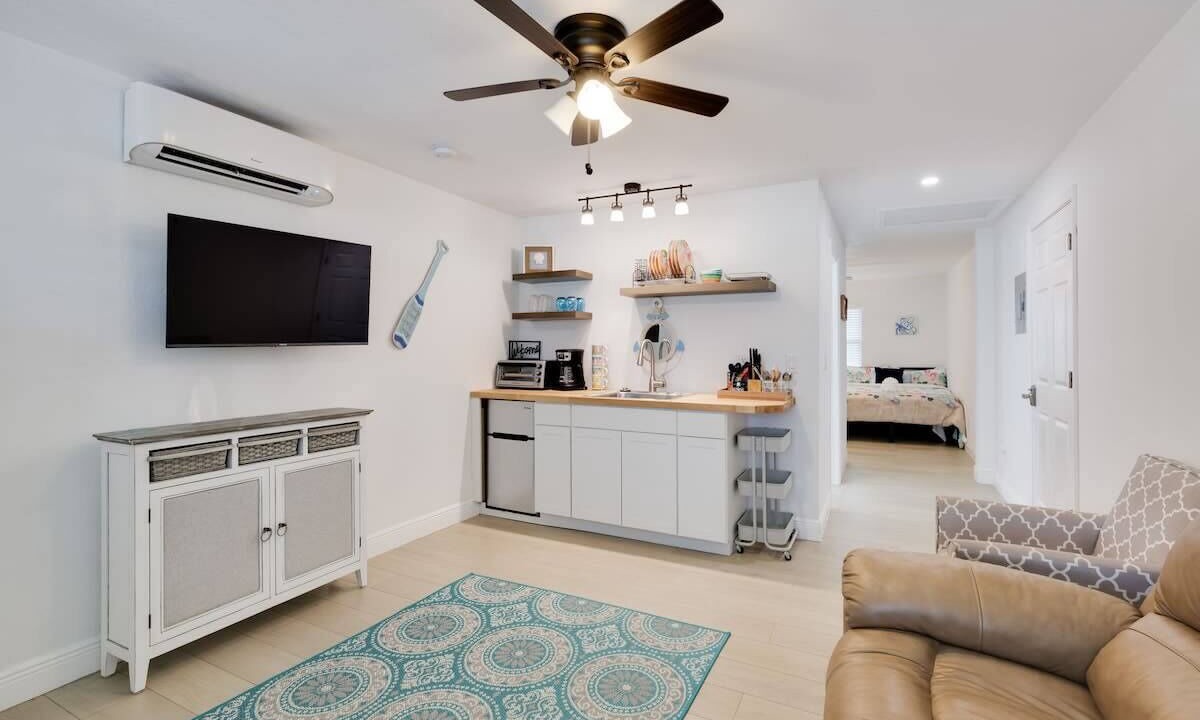 Photo of Bedroom in Mid Island