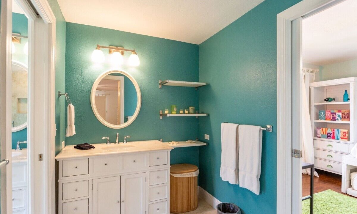 Photo of Bathroom in Park Shore
