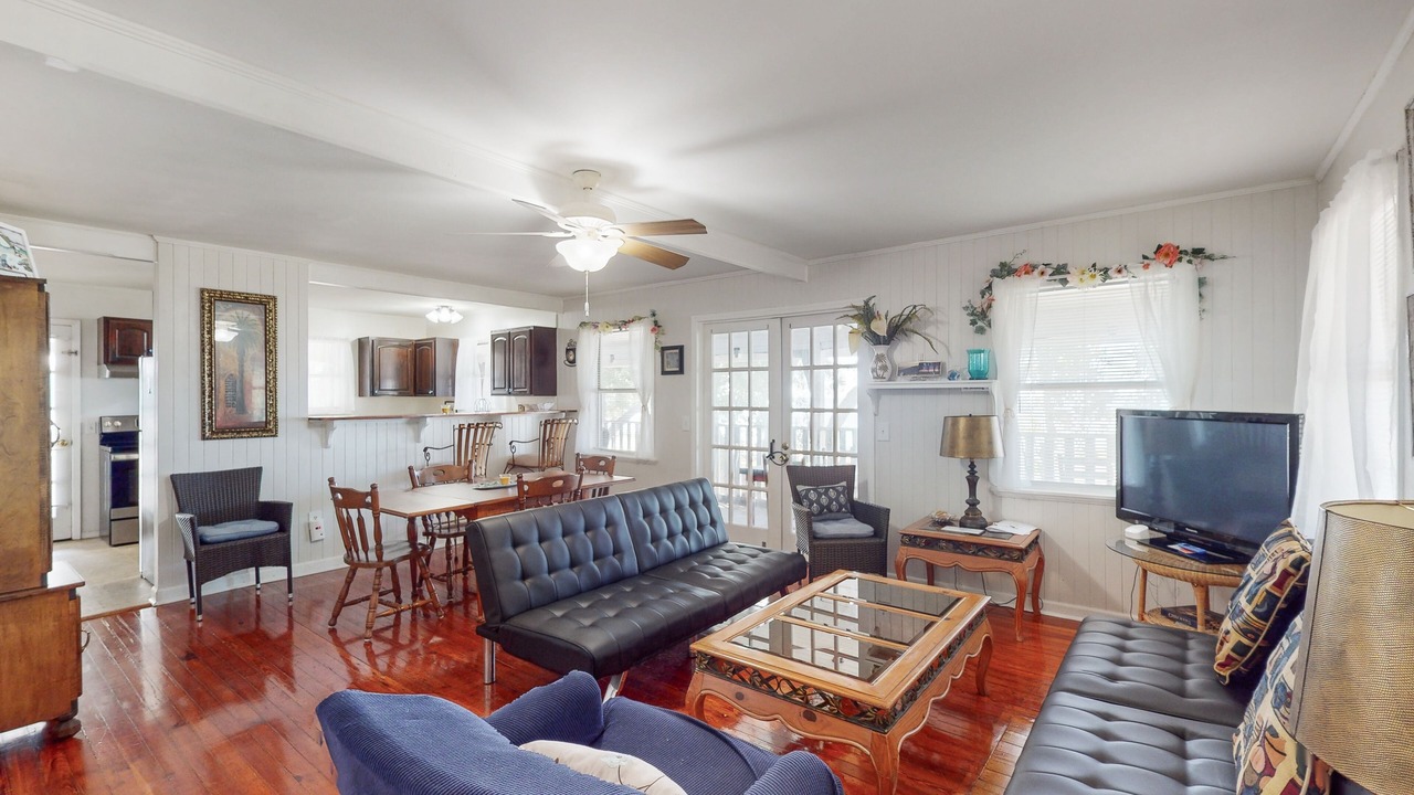 Photo of Livingroom in Eastpoint