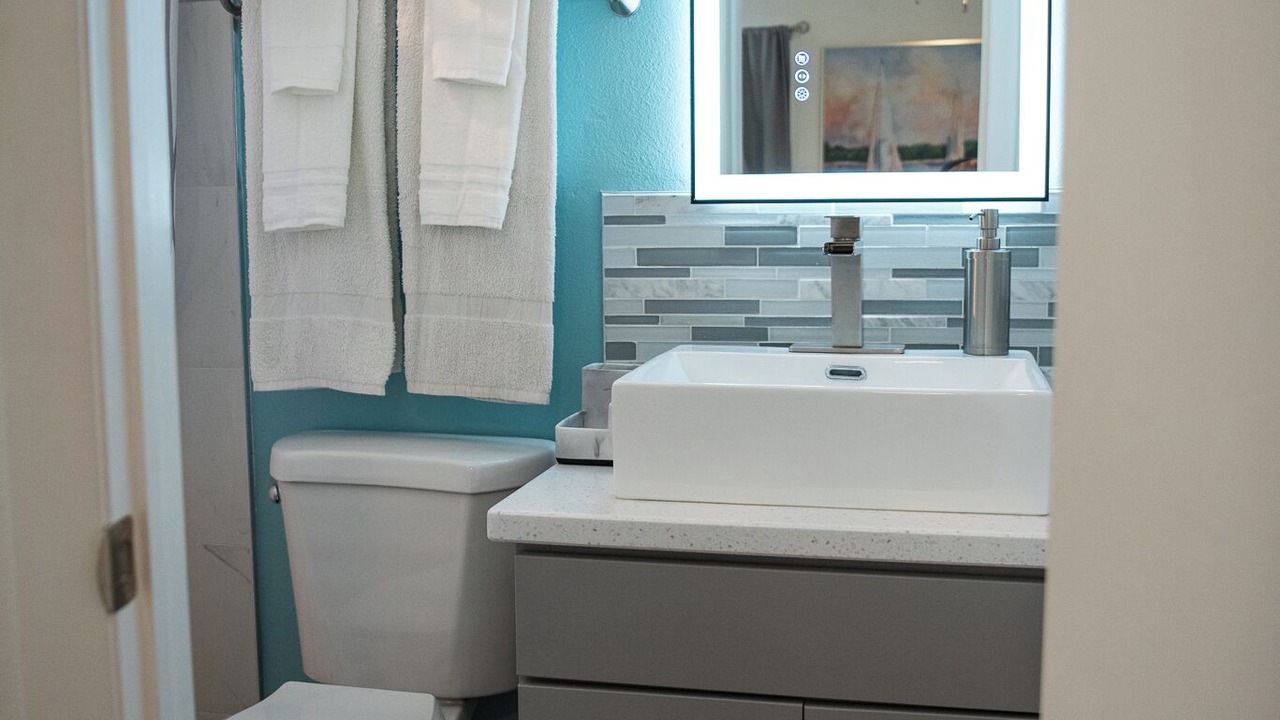 Photo of Bathroom in Weeki Wachee Gardens