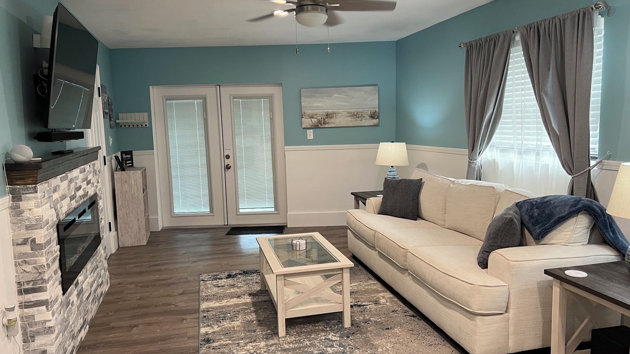 Photo of Livingroom in Weeki Wachee Gardens