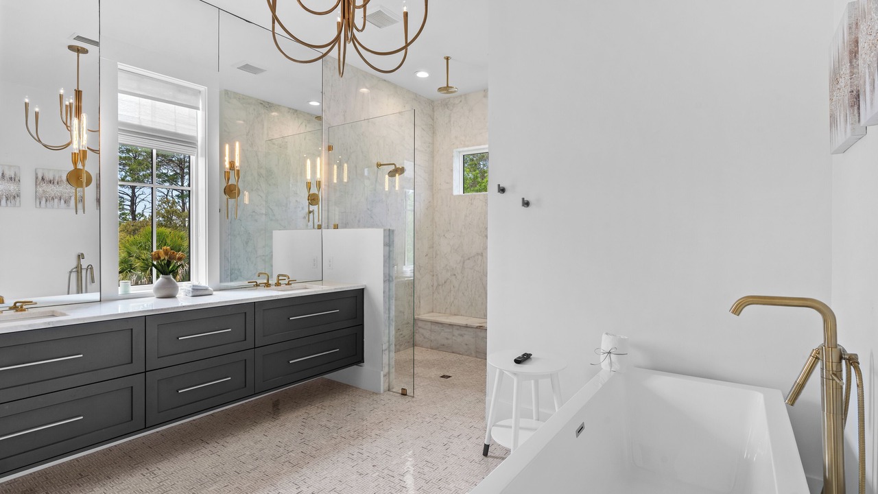 Photo of Bathroom in Gulfview Heights
