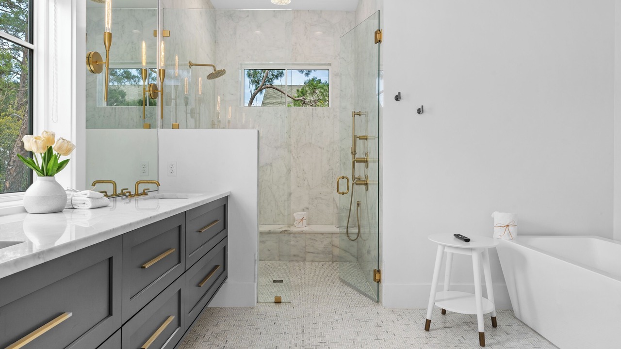 Photo of Bathroom in Gulfview Heights
