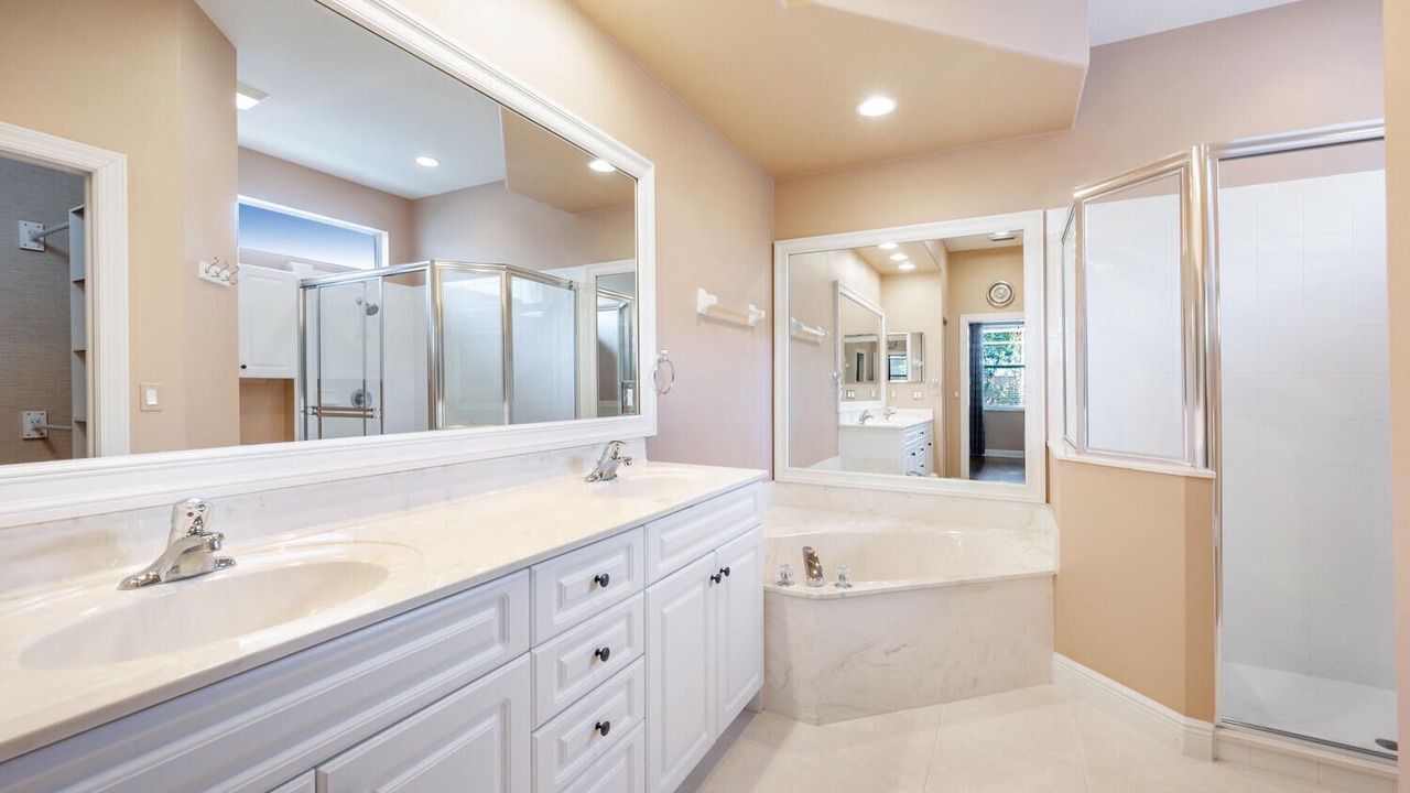 Photo of Bathroom in Ibis Cove