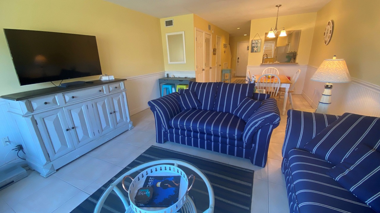 Photo of Livingroom in Crescent Beach