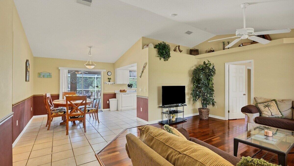 Photo of Livingroom in Englewood East