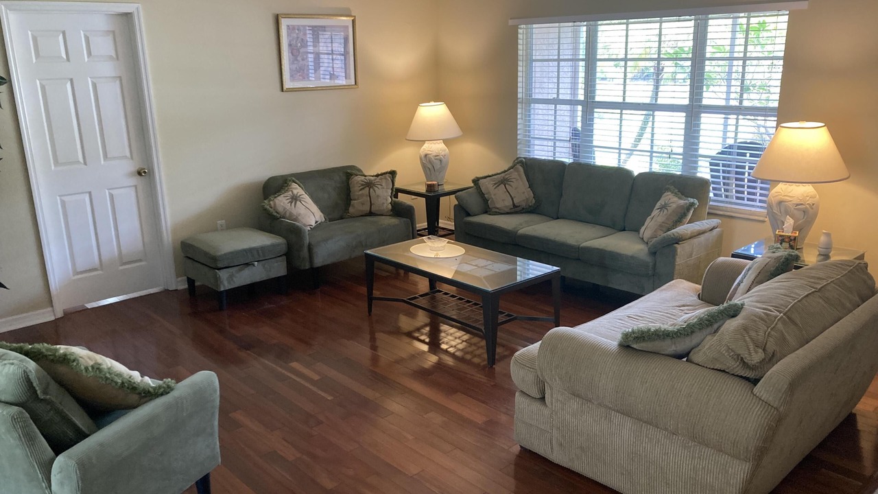 Photo of Livingroom in Englewood East