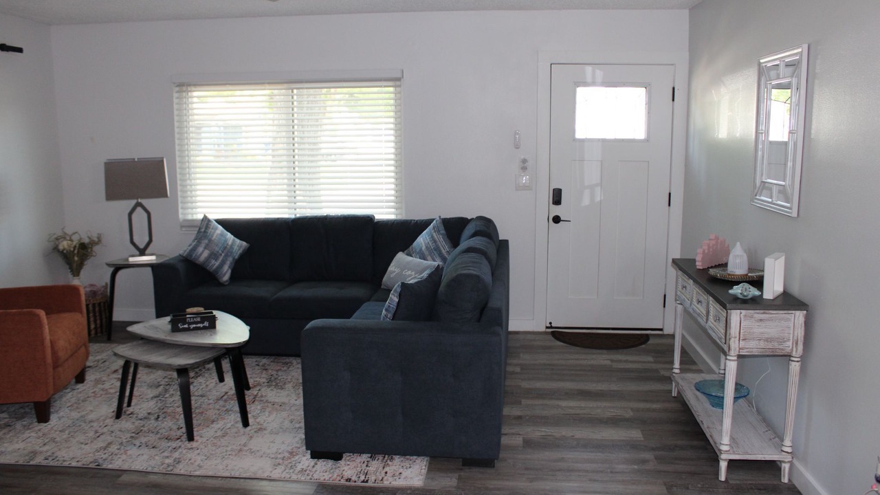 Photo of Livingroom in Desoto Lakes