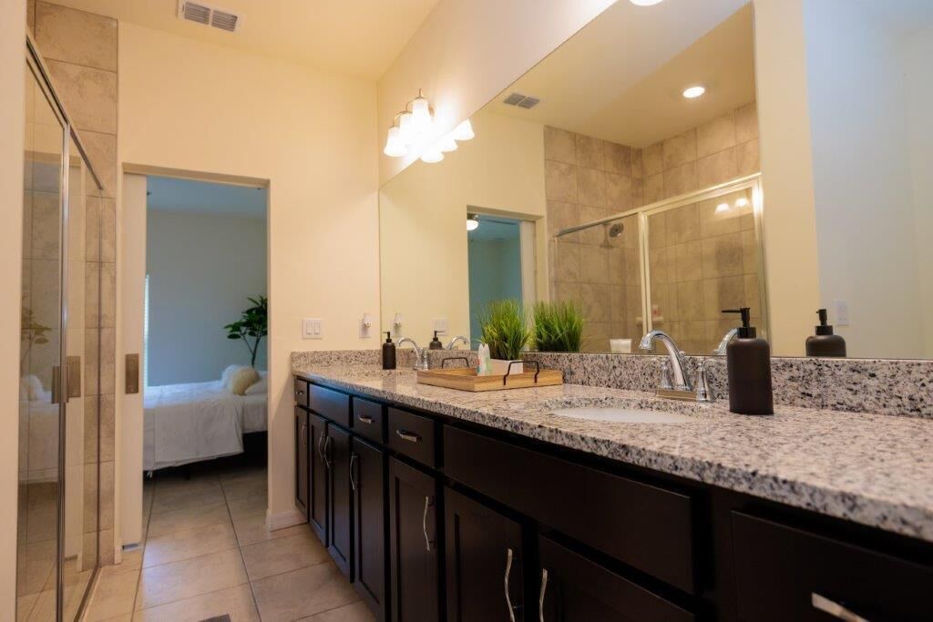 Photo of Bathroom in Trafalgar