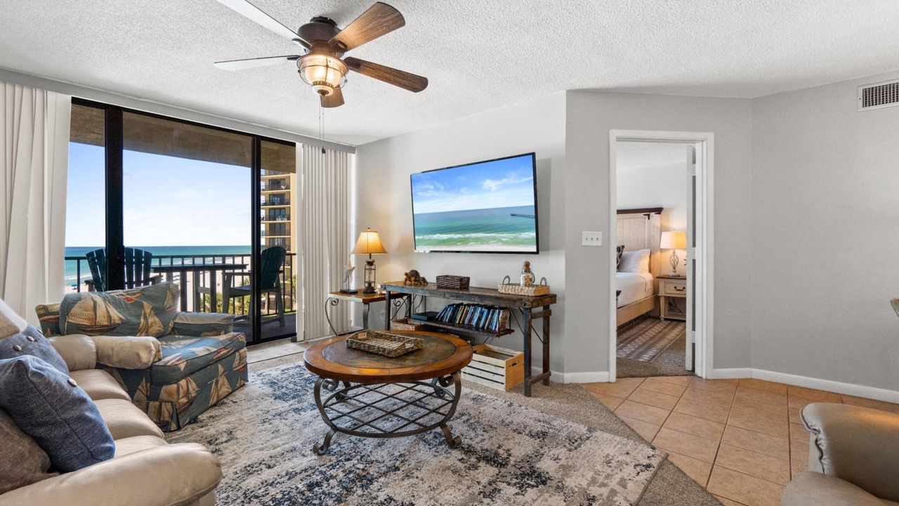 Photo of Livingroom in Biltmore Beach