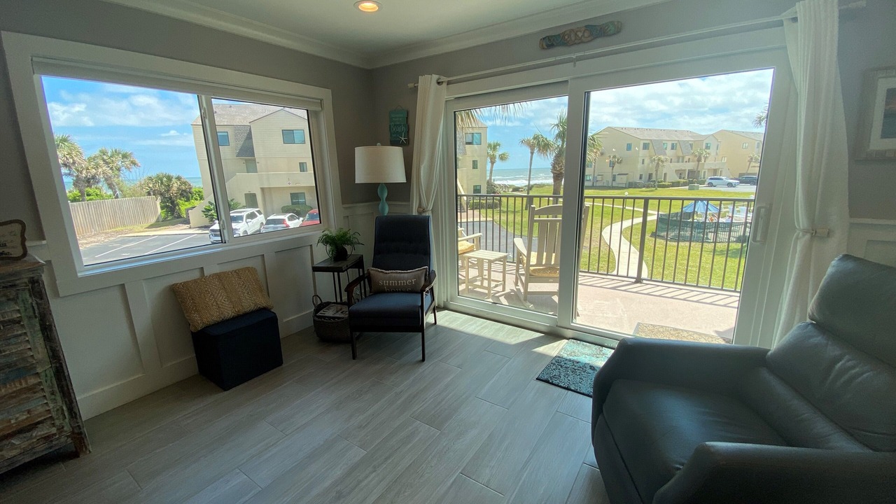 Photo of Livingroom in Crescent Beach