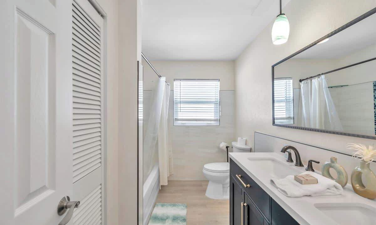 Photo of Bathroom in Largo