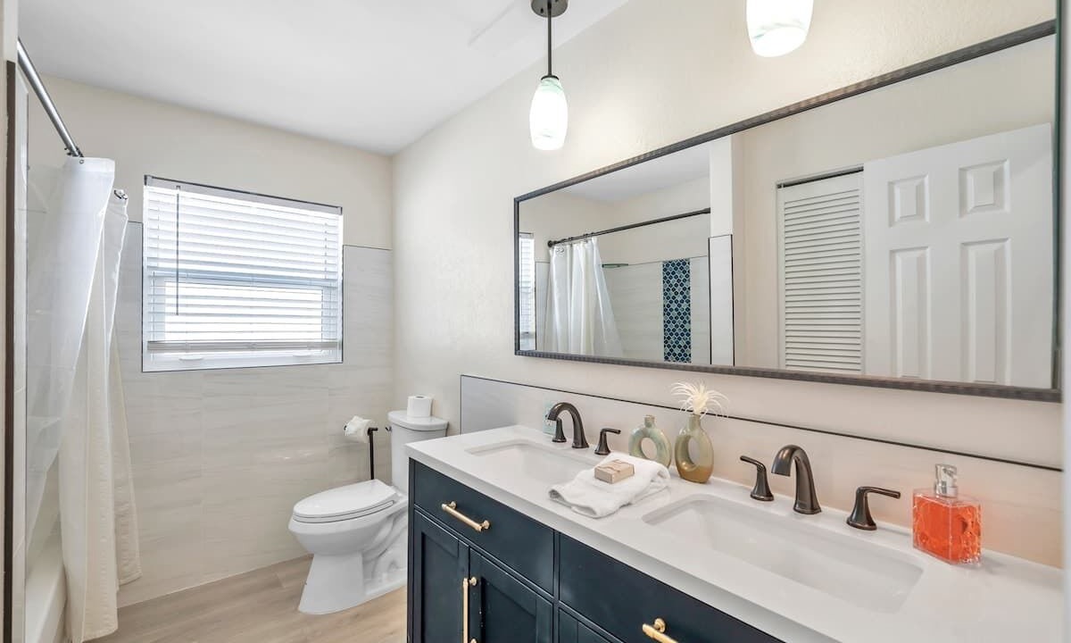 Photo of Bathroom in Largo