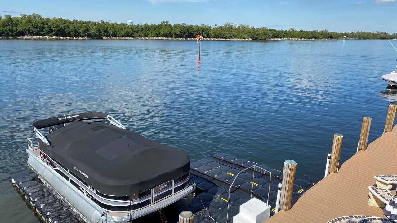 Photo of Outdoor in Hollywood Lakes