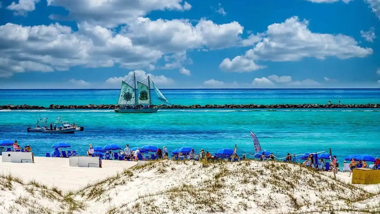 Photo of Others in Holiday Isle