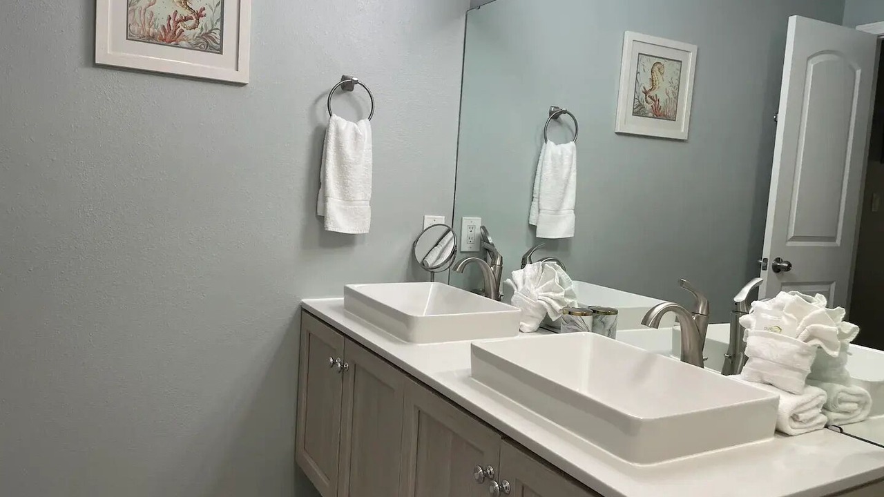 Photo of Bathroom in Holiday Isle