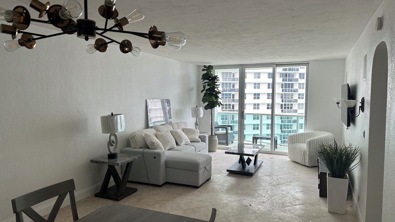 Photo of Livingroom in Hollywood South Central Beach