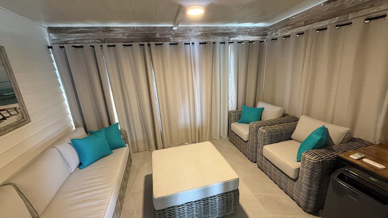 Photo of Livingroom in Golden Beach