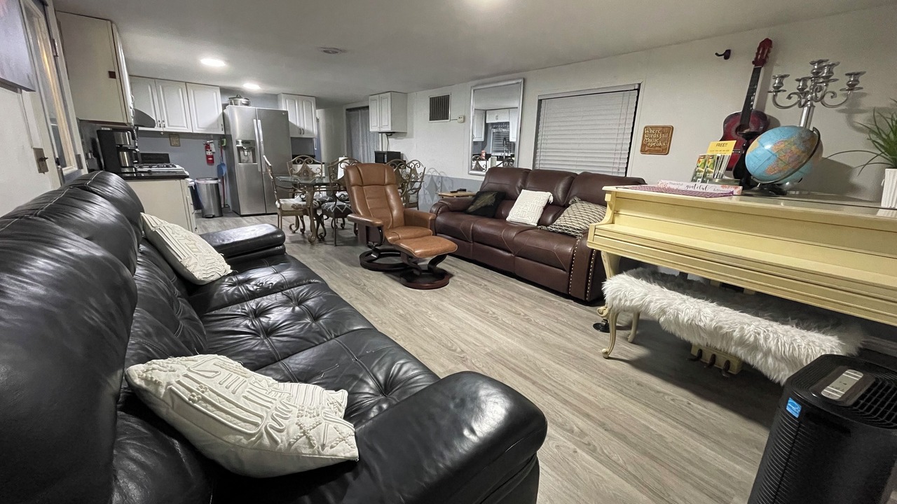 Photo of Livingroom in Bearss Plaza