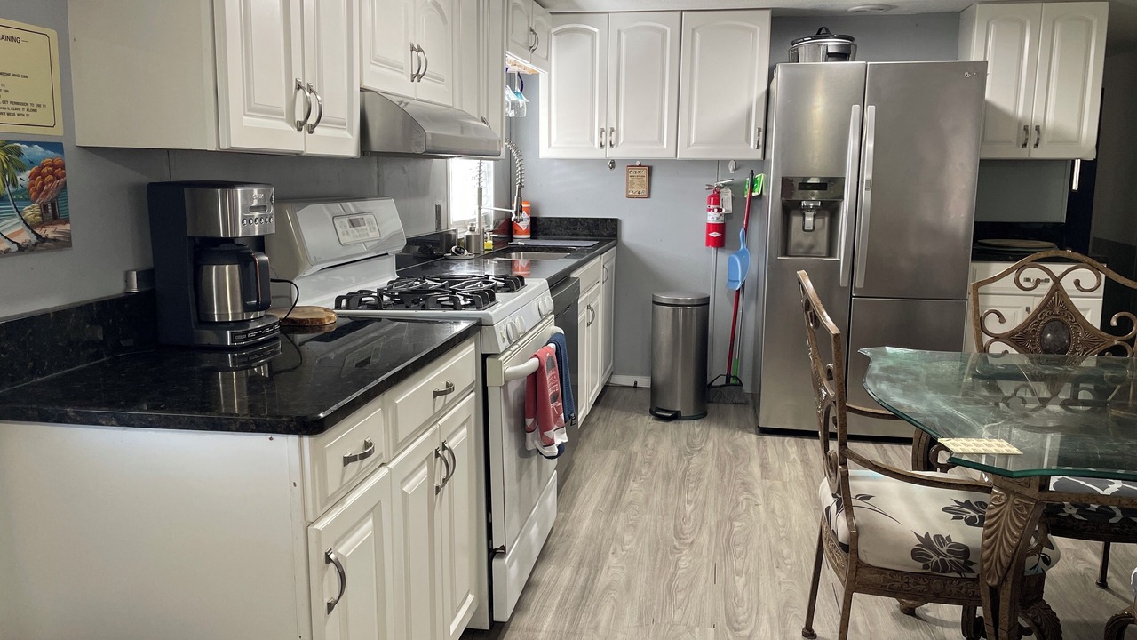 Photo of Kitchen in Bearss Plaza