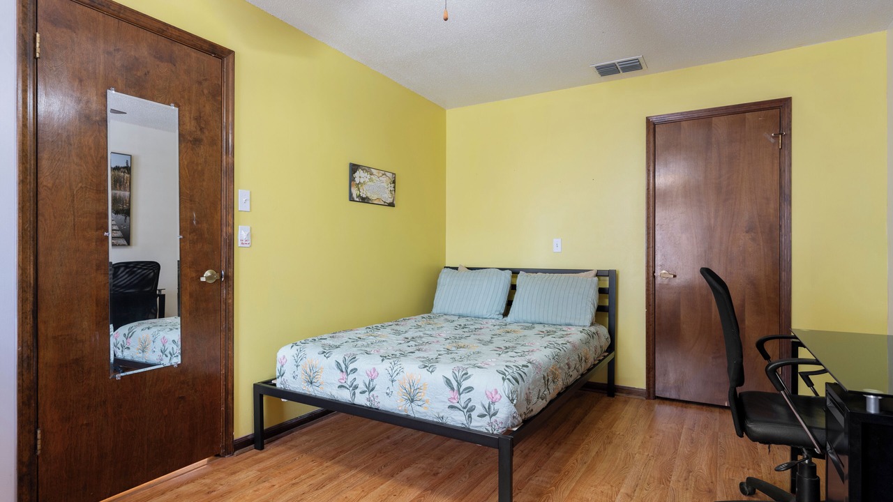 Photo of Bedroom in Ridge Manor