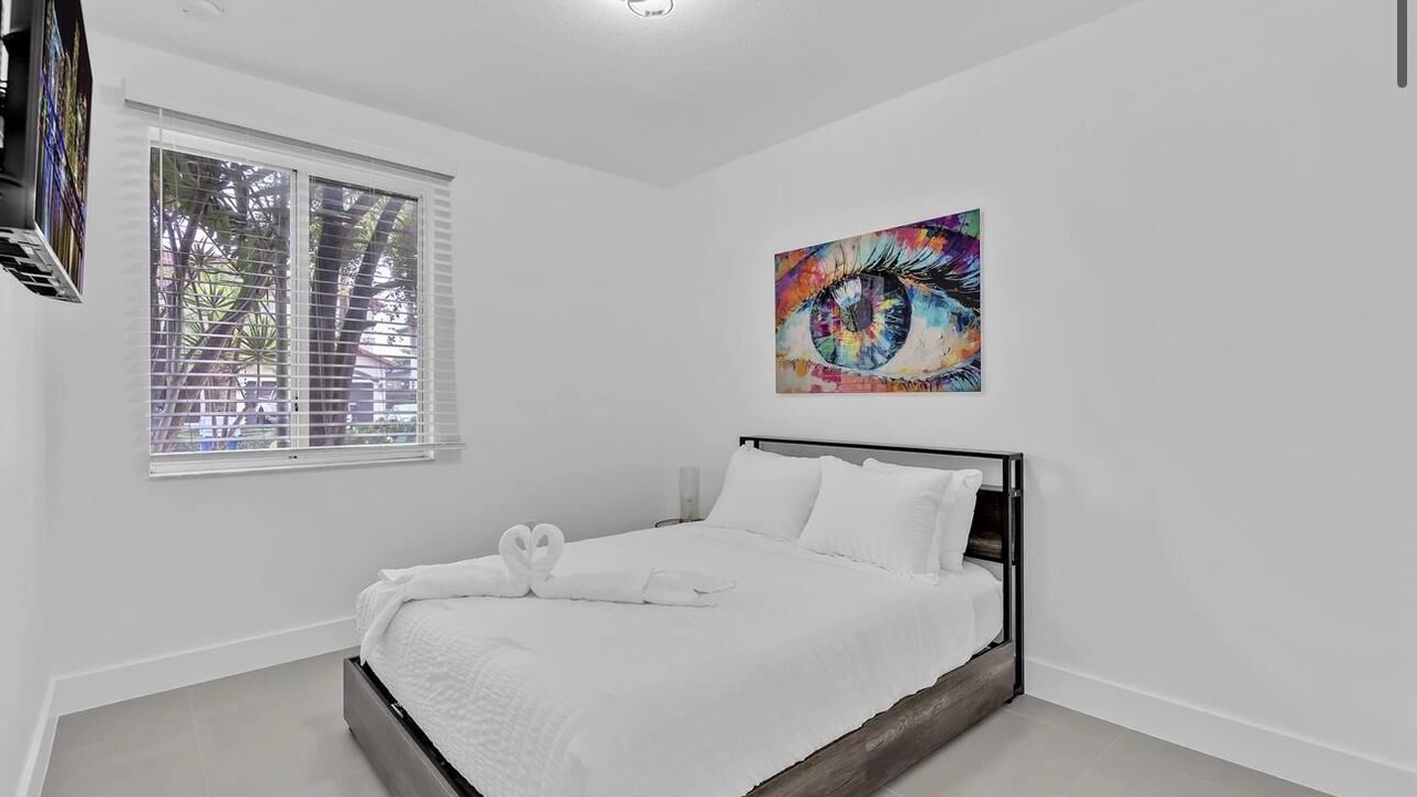 Photo of Bedroom in Ludlam