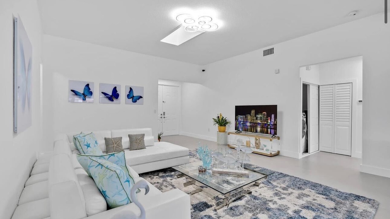 Photo of Livingroom in Ludlam
