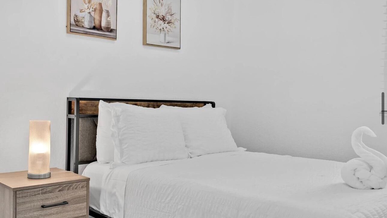 Photo of Bedroom in Ludlam