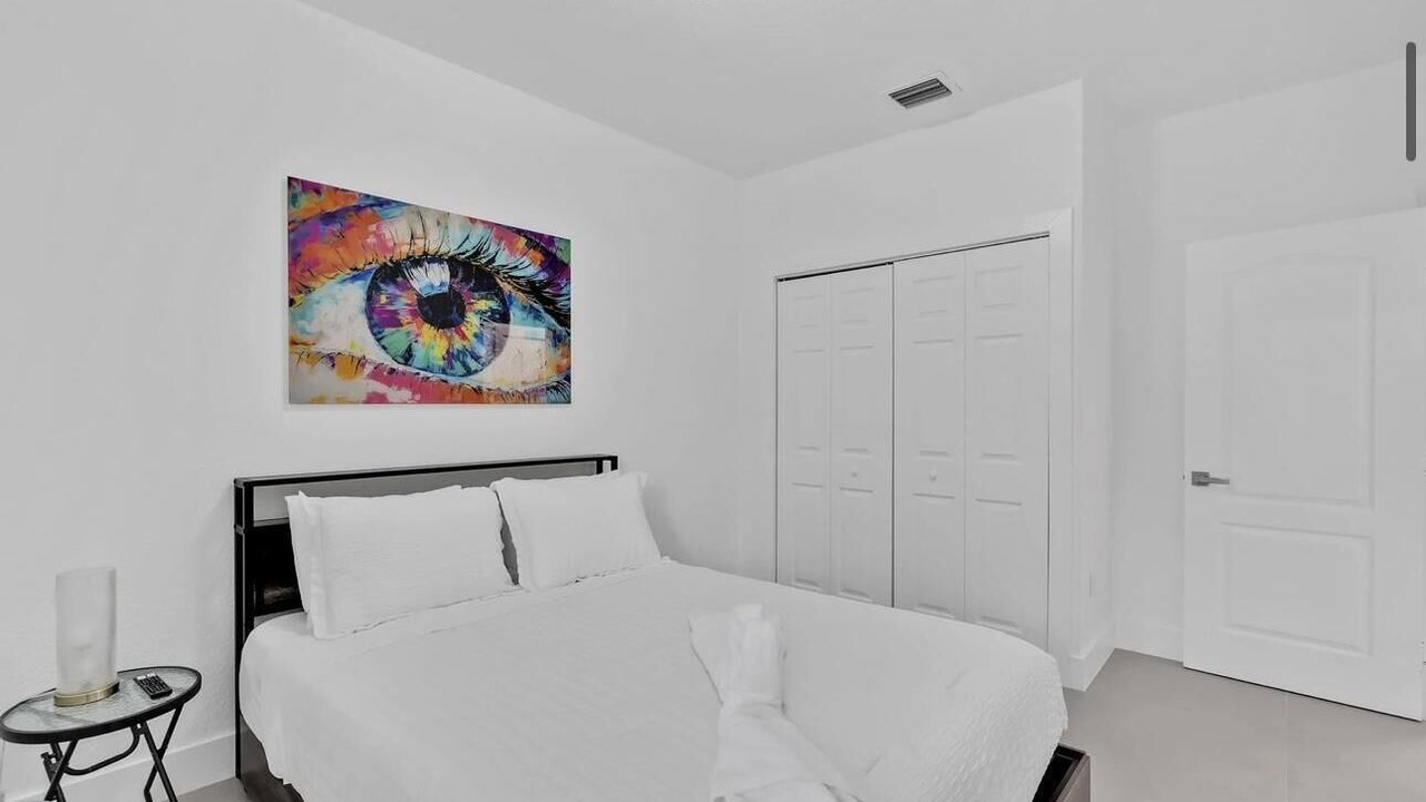 Photo of Bedroom in Ludlam