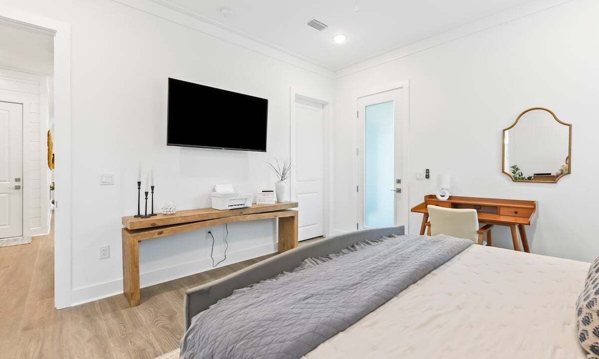 Photo of Bedroom in Gulfview Heights