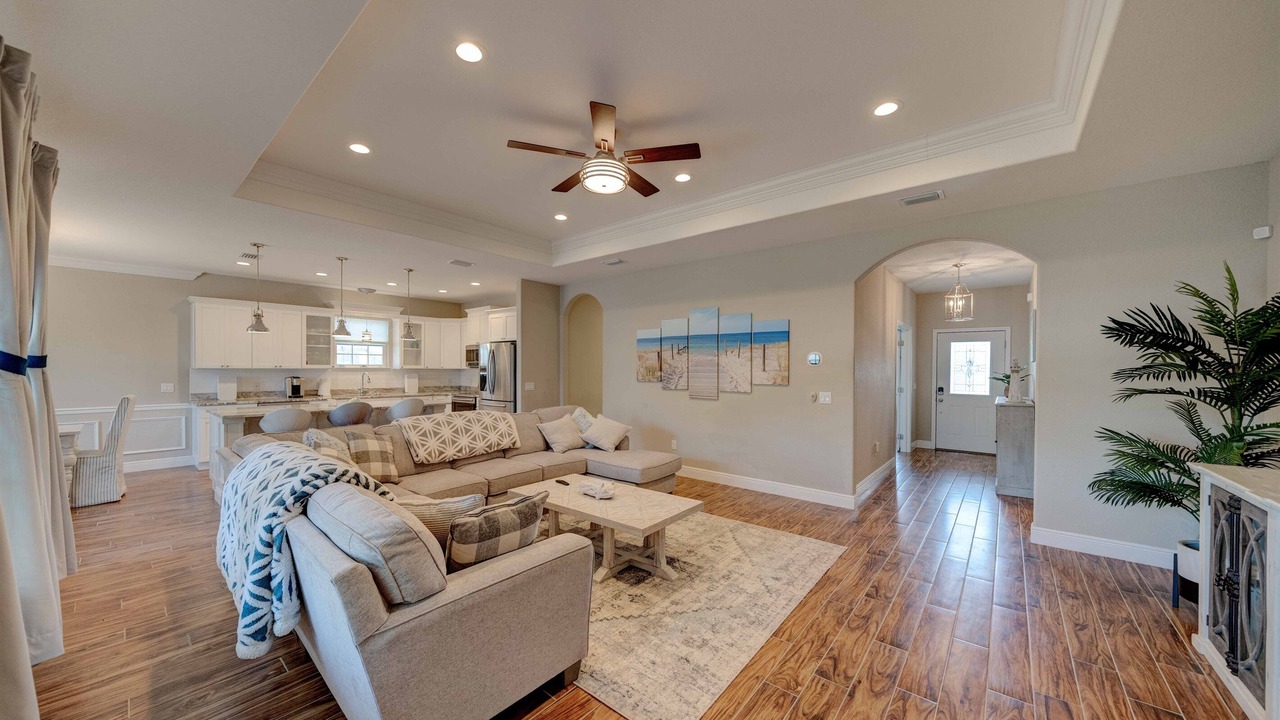 Photo of Livingroom in Bahama Beach