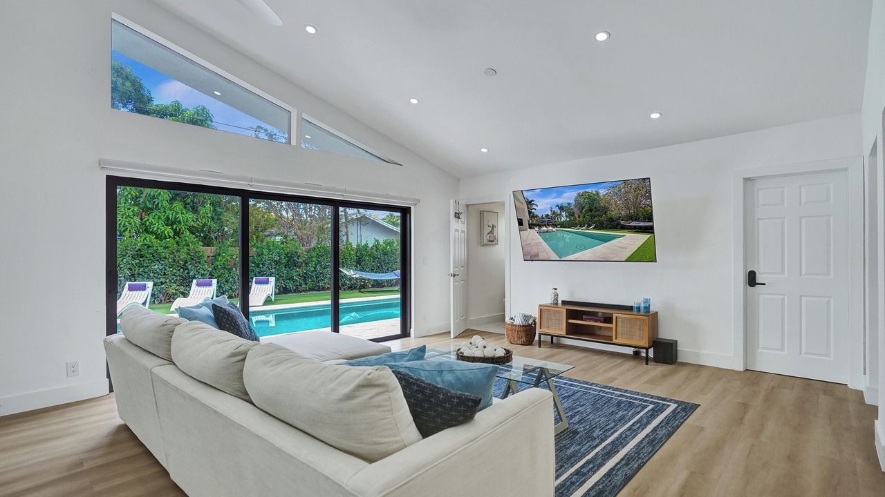 Photo of Livingroom in Tropic Palms